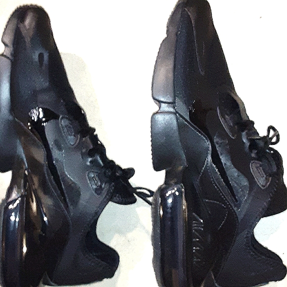 Air Max - Picture 1 of 3
